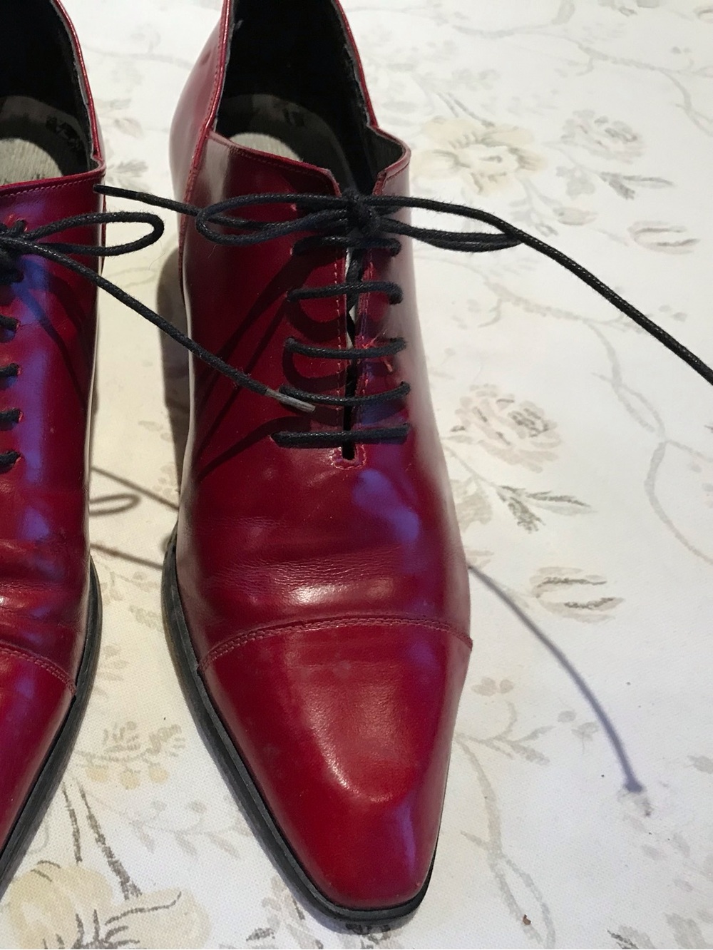 Women Pointed Lace-Up Dress Shoes in Burgundy